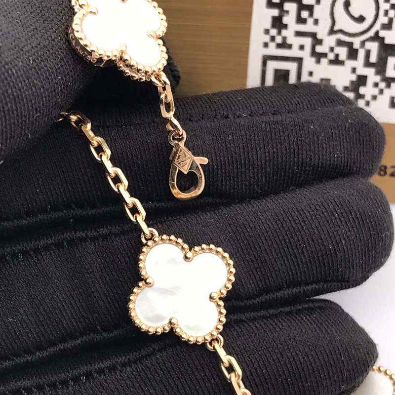 VCA 5 Motif Bracelet Mother of Pearl 18K Gold (2) VCA 5 Motif Bracelet Mother of Pearl 18K Gold