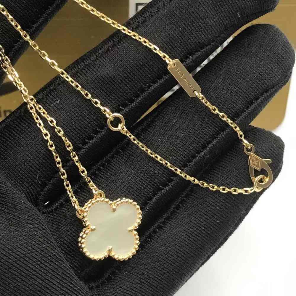 white mother of pearl van cleef necklace gold (2) white mother of pearl van cleef necklace gold