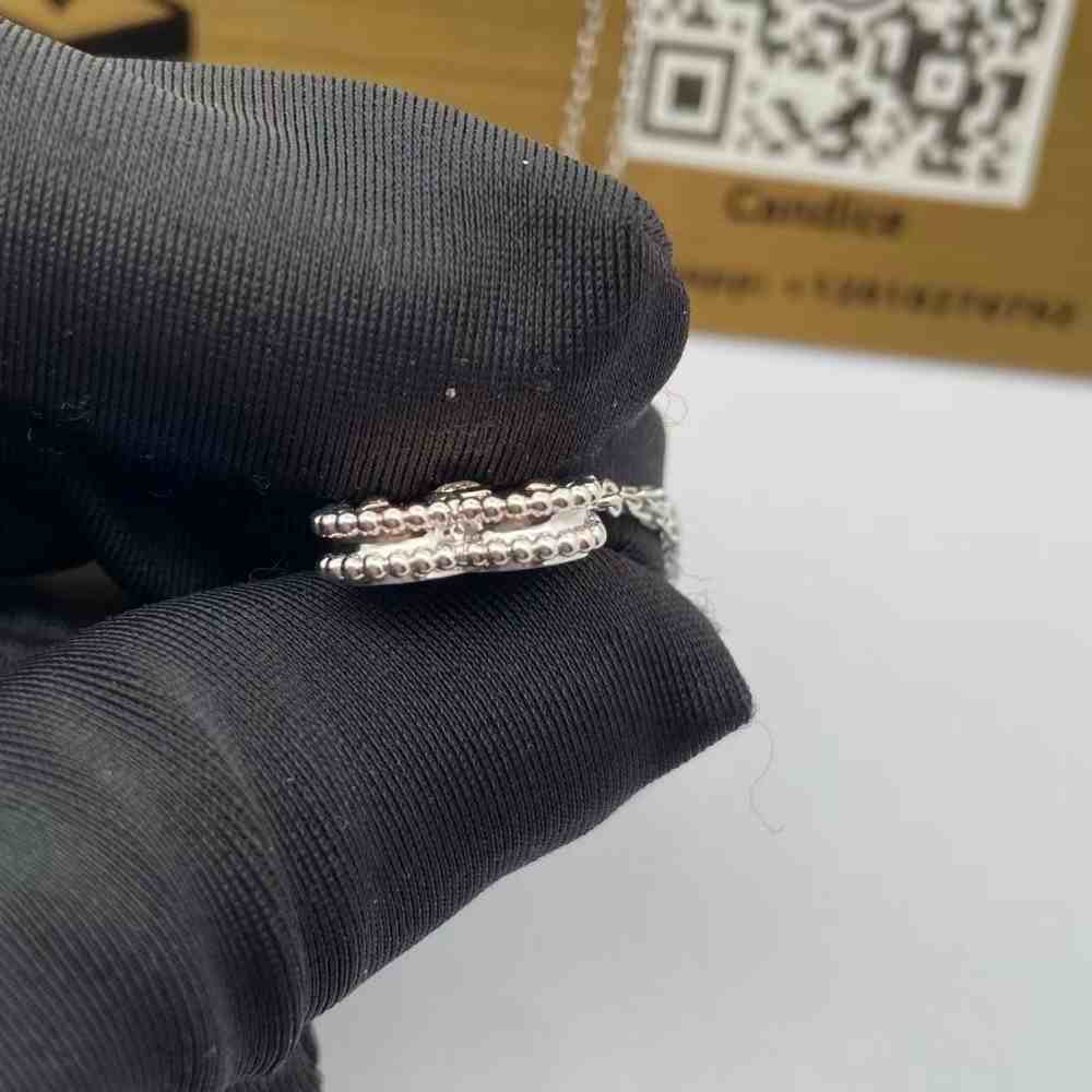 18K Gold Van Cleef and Arpels Holiday Pendant 2024 Price (3) 18K Gold Van Cleef and Arpels Holiday Pendant 2024 Price