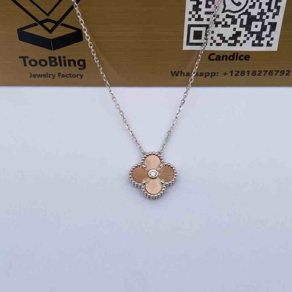 18K Gold Van Cleef and Arpels Holiday Pendant 2024 Price 18K Gold Van Cleef and Arpels Holiday Pendant 2024 Price