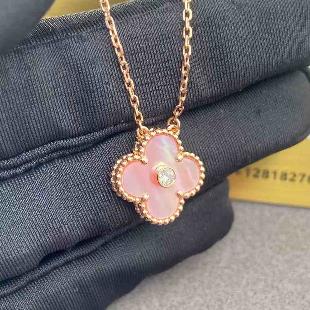 Van Cleef and Arpels Holiday Pendant 2025 Pink Mother of Pearl Van Cleef and Arpels Holiday Pendant 2025 Pink Mother of Pearl