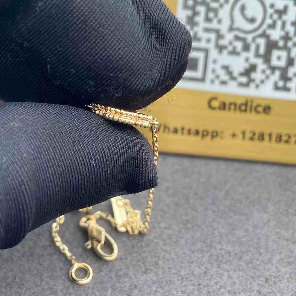 VCA Van Cleef 18K Gold Sweet Alhambra Bracelet Onyx (4) VCA Van Cleef 18K Gold Sweet Alhambra Bracelet Onyx
