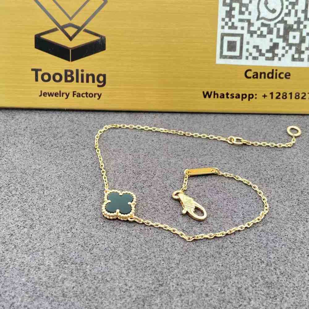 VCA Van Cleef 18K Gold Sweet Alhambra Bracelet Onyx VCA Van Cleef 18K Gold Sweet Alhambra Bracelet Onyx