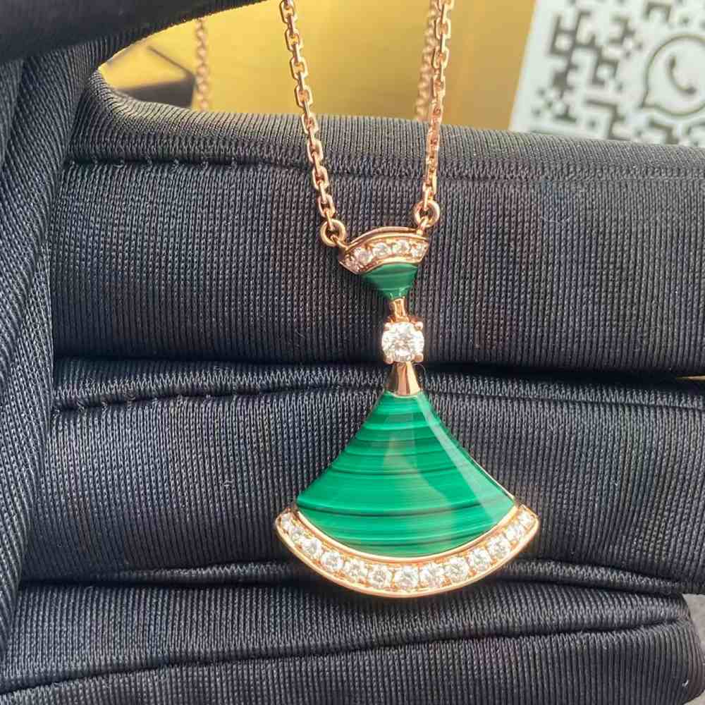 Bvlgari Necklace Divas Dream Green Malachite 351143 (2) Bvlgari Necklace Divas Dream Green Malachite 351143