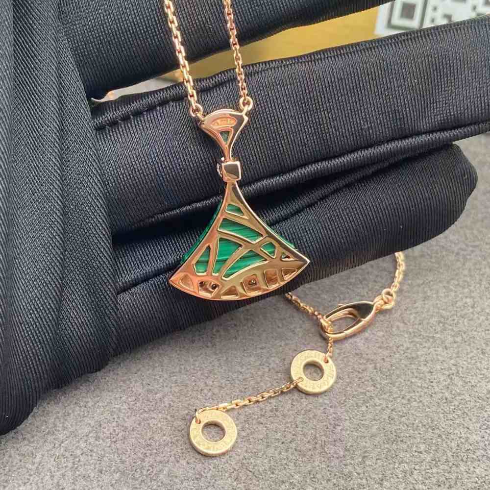 Bvlgari Necklace Divas Dream Green Malachite 351143 (3) Bvlgari Necklace Divas Dream Green Malachite 351143