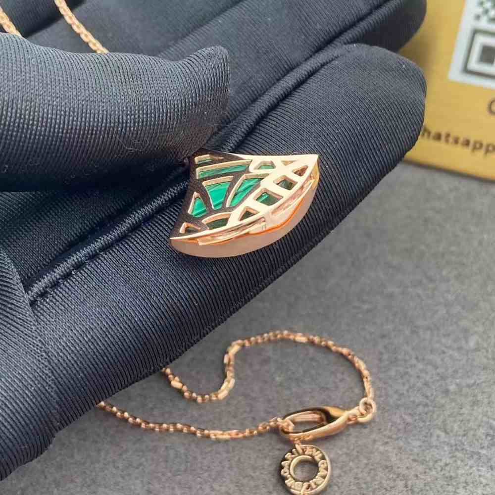 Bvlgari Necklace Divas Dream Green Malachite 351143 (4) Bvlgari Necklace Divas Dream Green Malachite 351143